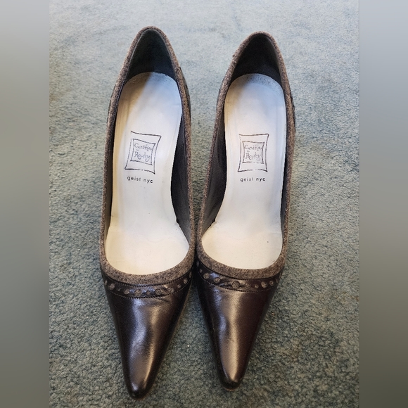 Cynthia Rowley black leather and grey wool/felt spectator style pumps. - Picture 5 of 6